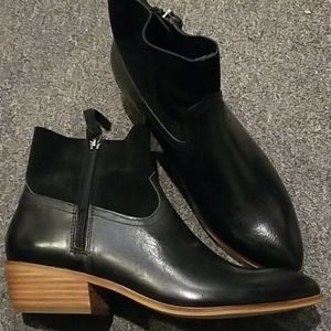 Frye and Co rubie zip boots New size9 Black